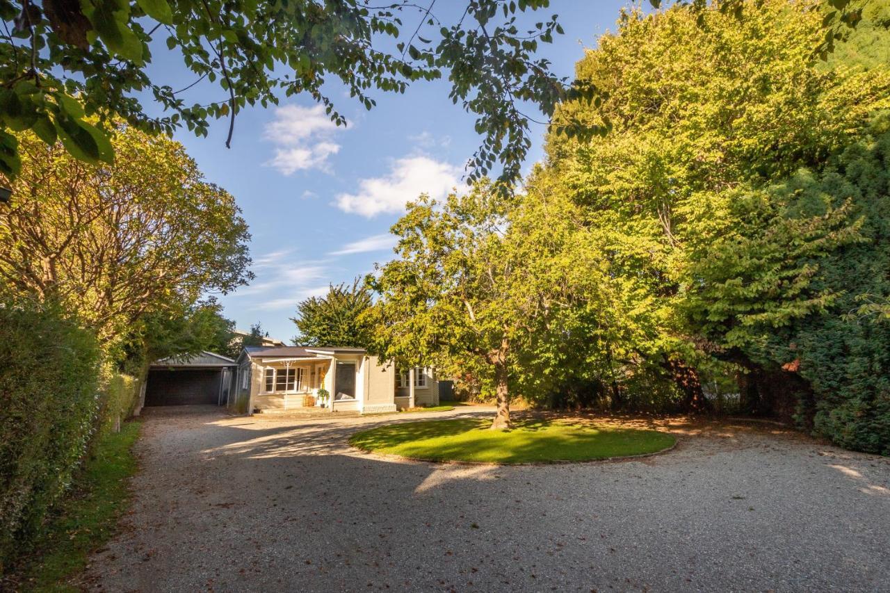 Hop, Skip And Jump To The Lake - Te Anau House Bagian luar foto