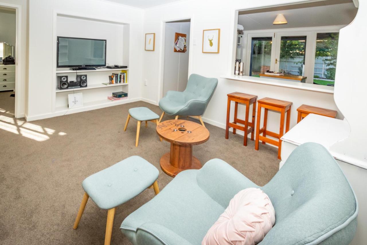 Hop, Skip And Jump To The Lake - Te Anau House Bagian luar foto