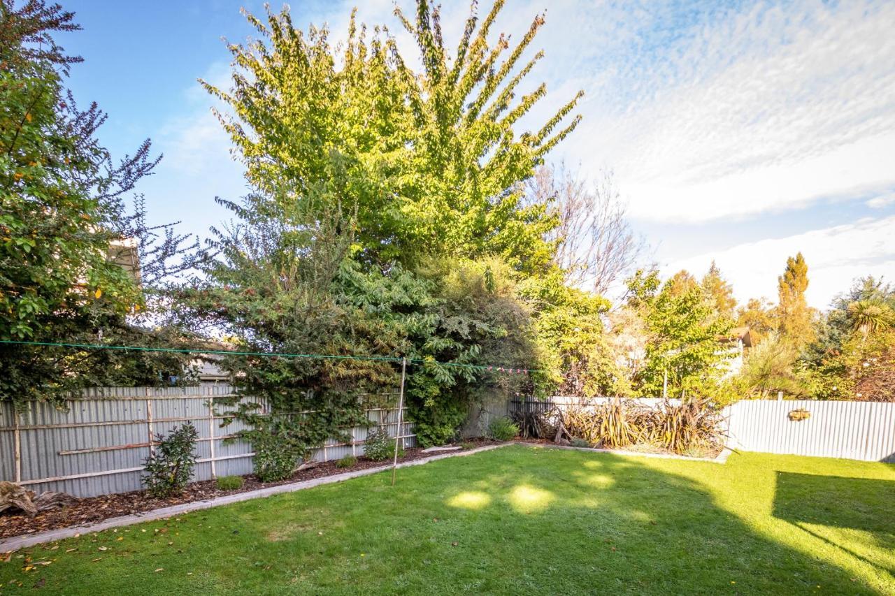 Hop, Skip And Jump To The Lake - Te Anau House Bagian luar foto