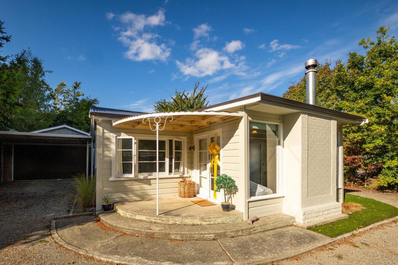Hop, Skip And Jump To The Lake - Te Anau House Bagian luar foto