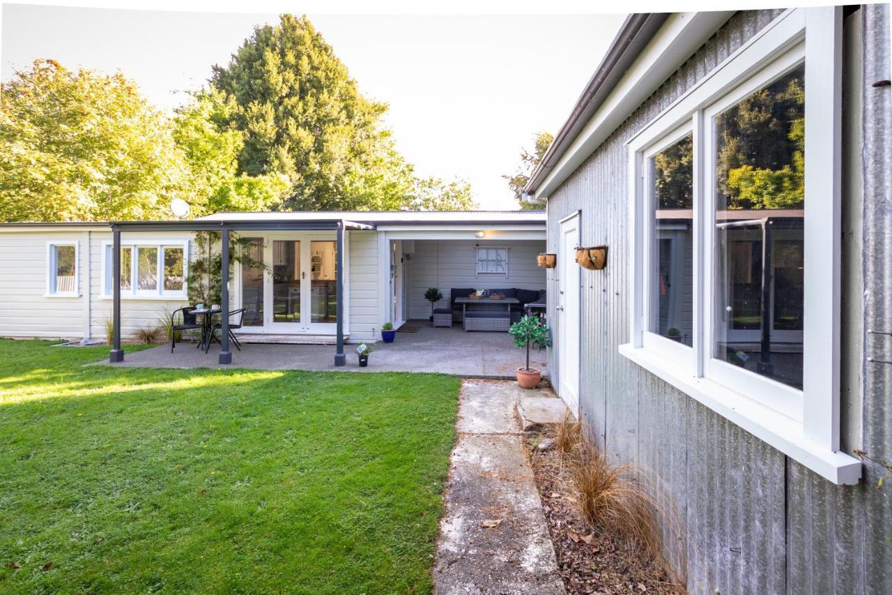 Hop, Skip And Jump To The Lake - Te Anau House Bagian luar foto