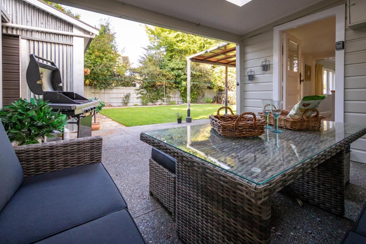 Hop, Skip And Jump To The Lake - Te Anau House Bagian luar foto